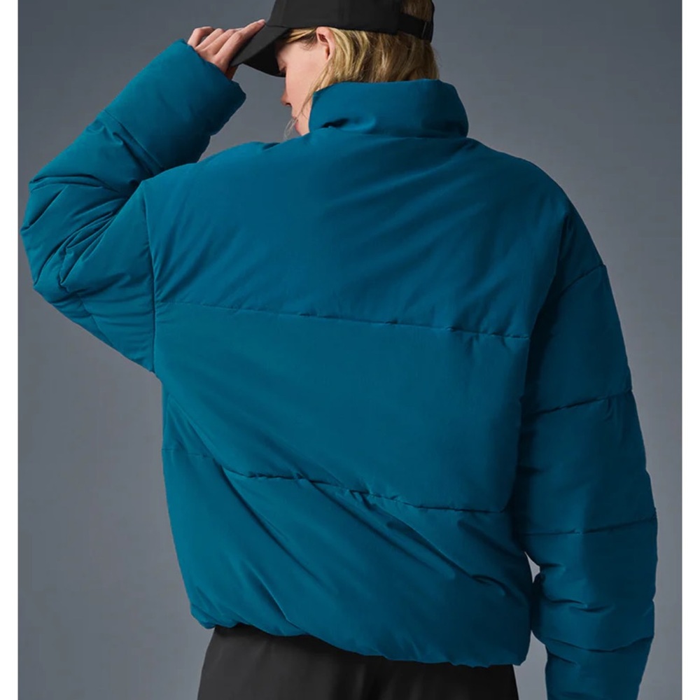 ALO Yoga Stretch Woven Street Puffer Jacket - Picture 6 of 6